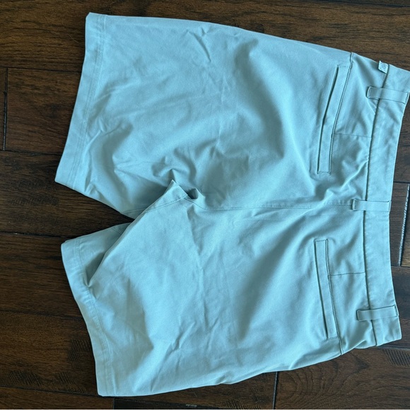 Lululemon Commission warpstream Shorts - Picture 2 of 2